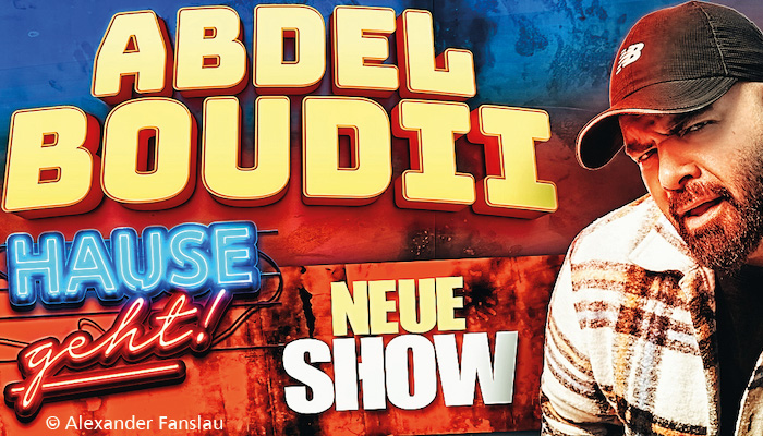 Show Plakat Abdel Boudii mit dem Titel Hause geht! und dem Hinweis "Neue Show". Rechts im Bild Abdel im Profil von rechts
